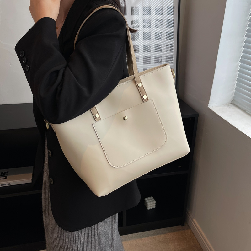 Simple Large Capacity Tote