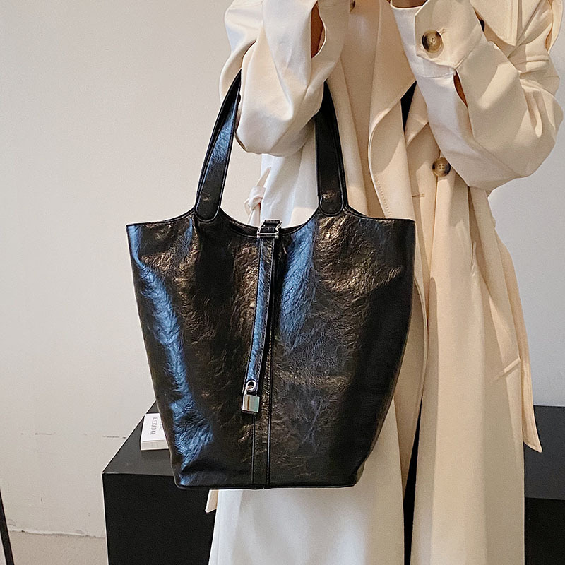 Retro Large Shoulder Bag