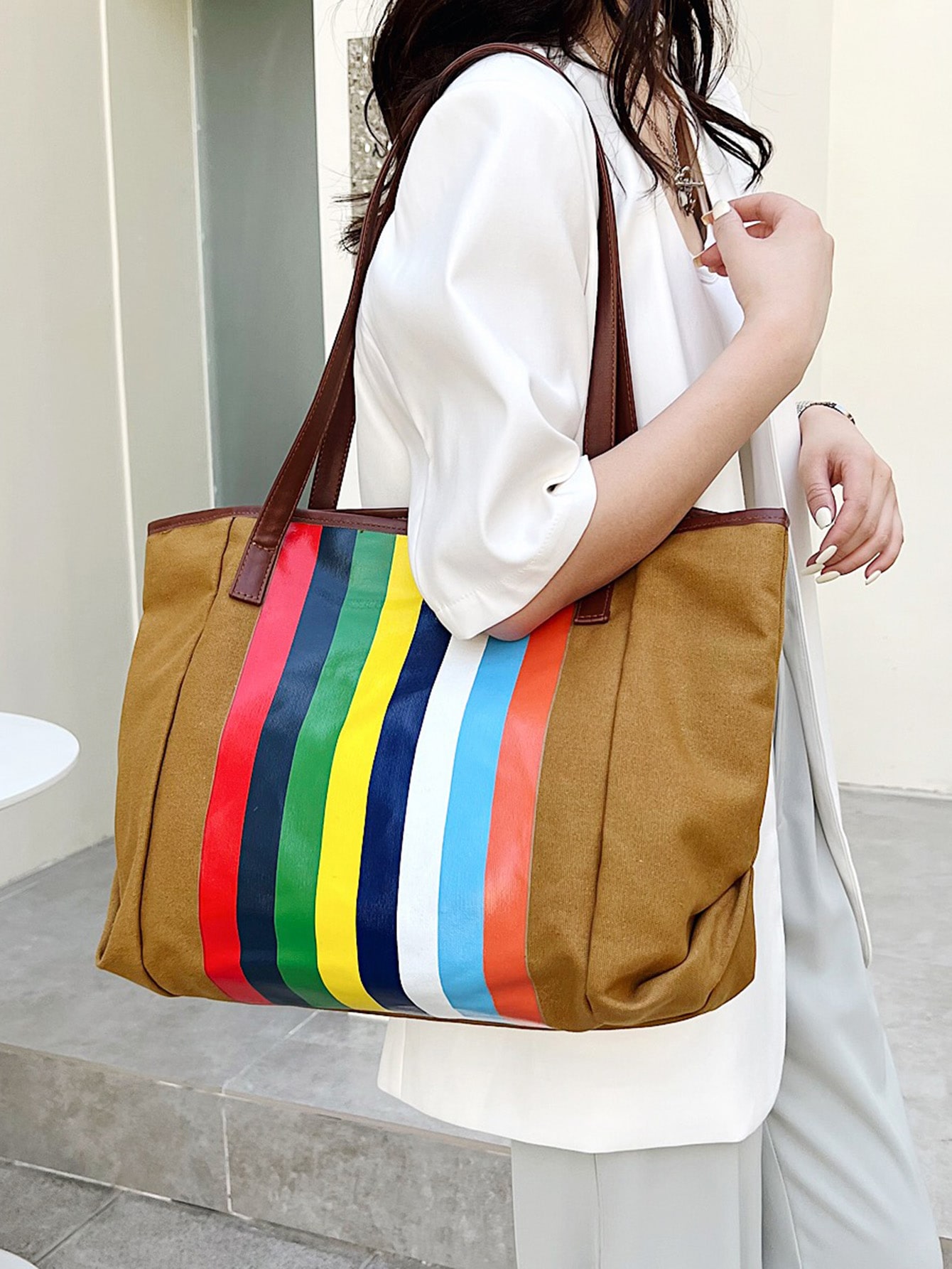 Block stripe print contrast piping shoulder tote bag