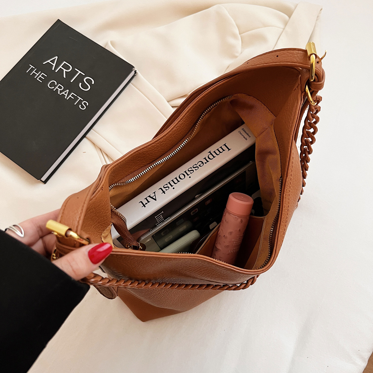 2023 New Niche Retro Shoulder Bucket Bag