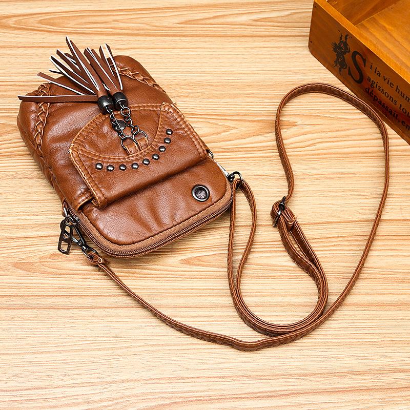 Women's Retro Leather Large Capacity Zip-up Waterproof Crossbody Bag