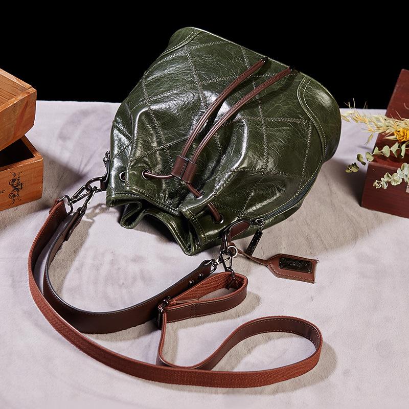 Retro Fashion Shoulder Slung Large Capacity Cable Embroidered Plaid Bucket